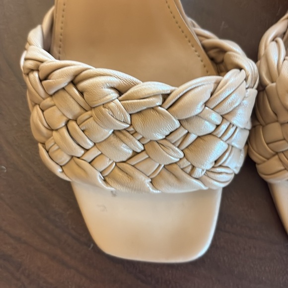 Marc Fisher Tan Block Heeled Mules with Woven Design/ Size 10M - Picture 4 of 9